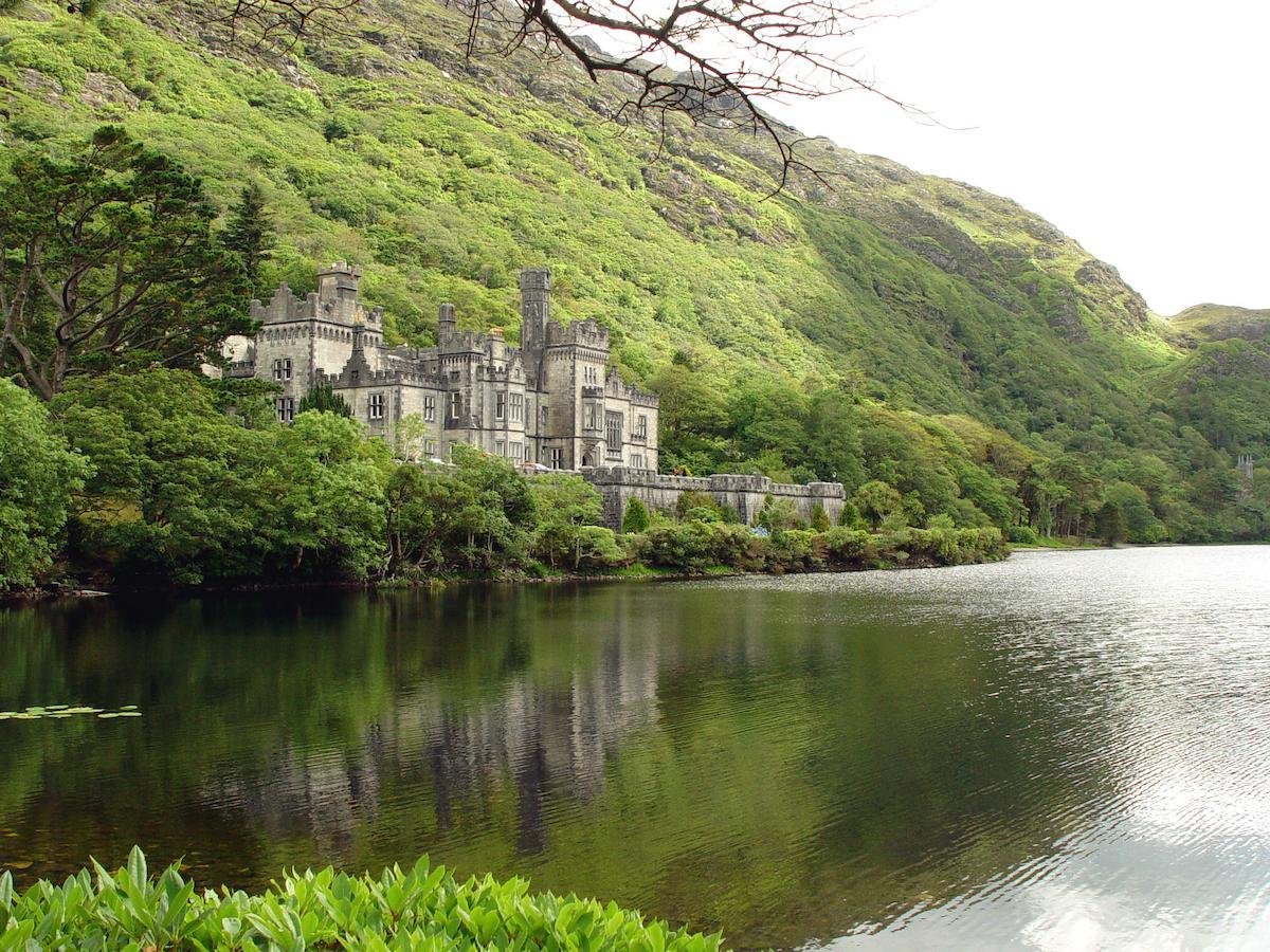 Kylemore Pass Hotel Letterfrack Extérieur photo