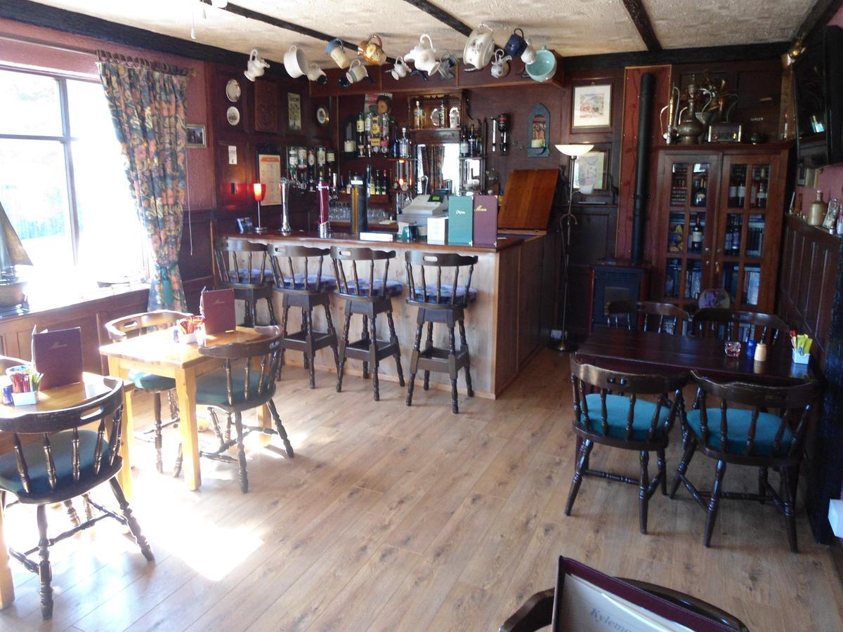 Kylemore Pass Hotel Letterfrack Extérieur photo